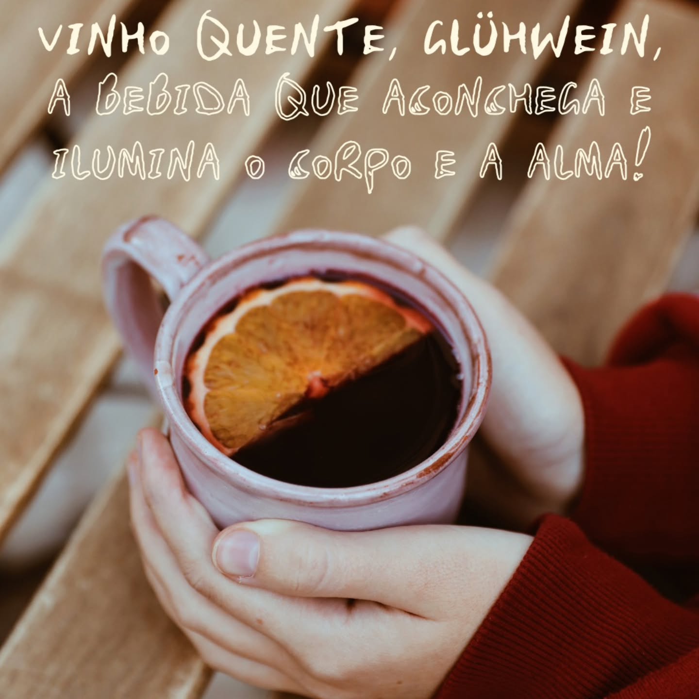 Vinho quente servido no Raízes